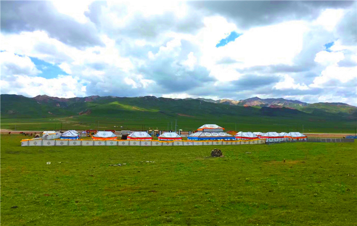青海草原蒙古包
